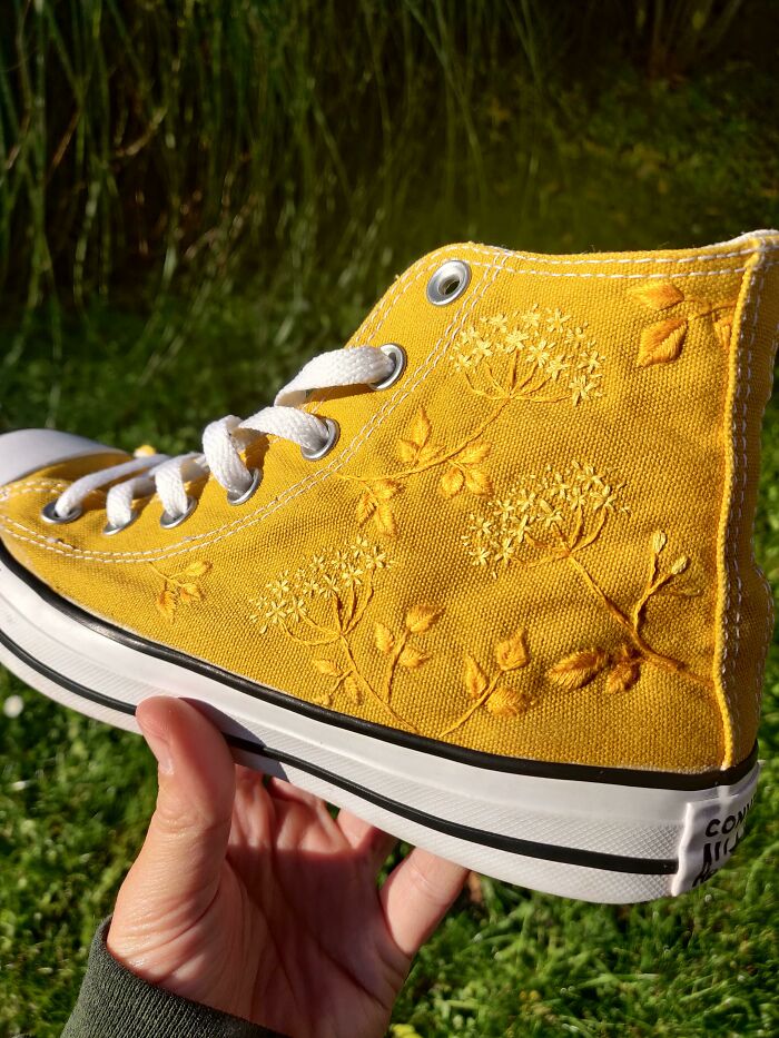 Flores en una Converse