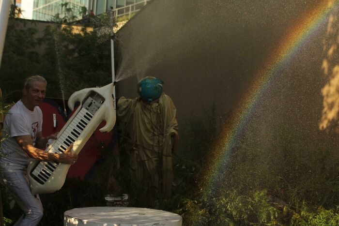 This Guy Popped Out Of An Alley In NYC And Asked My Girlfriend And I If We Wanted To See A Rainbow. So We Said Yeah