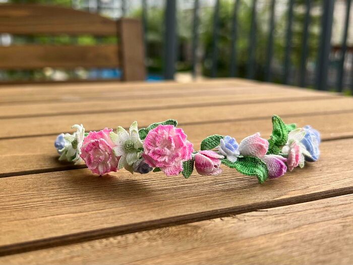 ¡Hice una corona de flores a crochet para todos los reyes del ganchillo que se encuentran aquí! 