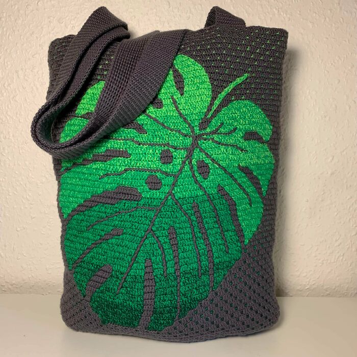 Hoy terminé mi bolso con hojas de monstera