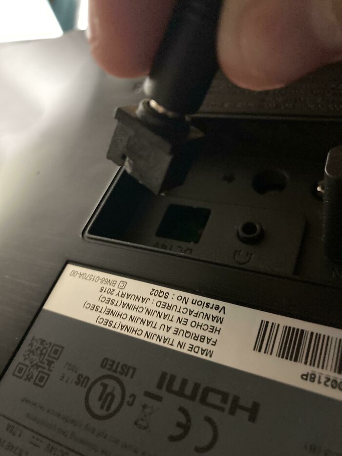 I Tried To Unplug My Monitor And The Entire Socket Thingy Came Out