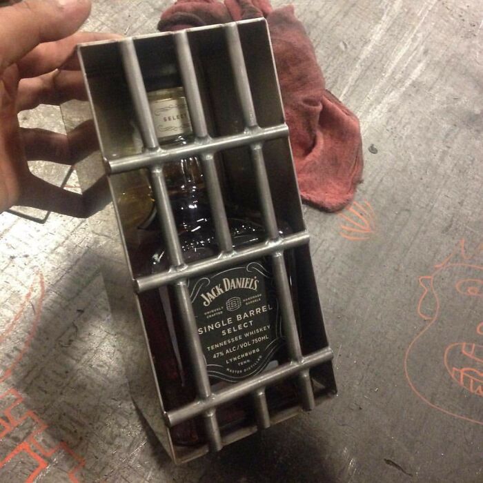 Un amigo mío es soldador, este es su regalo para su jefe