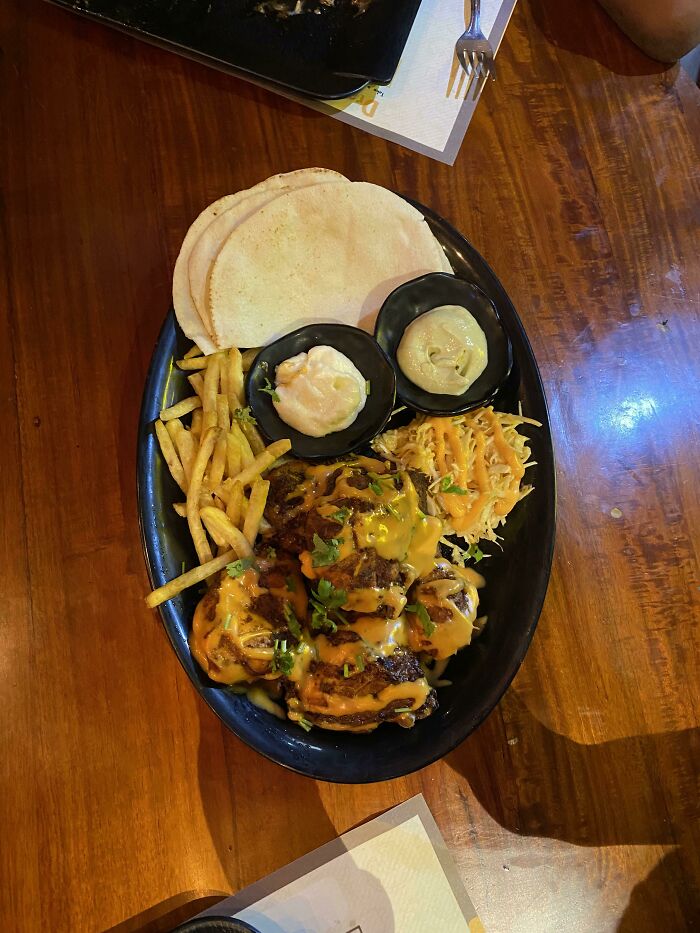 ¡Este plato que pedí se parece a Homero Simpson!