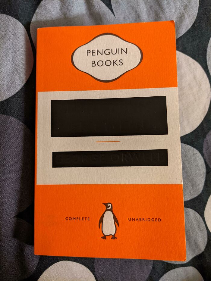 La versión de Penguin Classics de "1984" de George Orwell tiene el título y el autor censurados