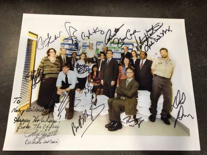 Historia increíble. Le mostré mi tatuaje de Andy Bernard a la anciana que se sentaba detrás de mí en el trabajo y le expliqué lo mucho que me gusta The Office. Ella trajo esto al día siguiente y me lo dio