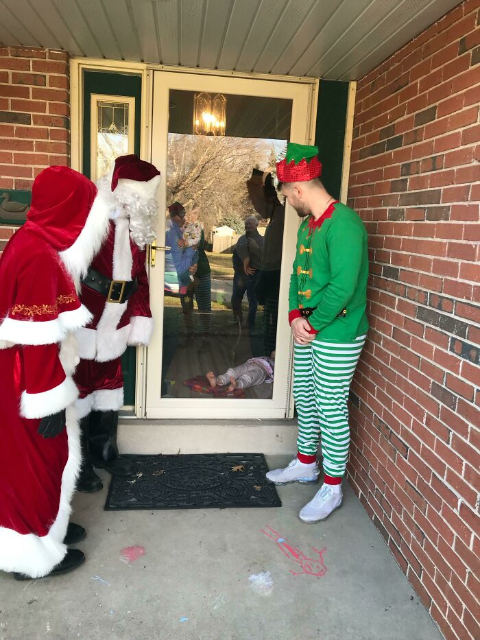 This Child Collapsed When Santa And His Elves Showed Up