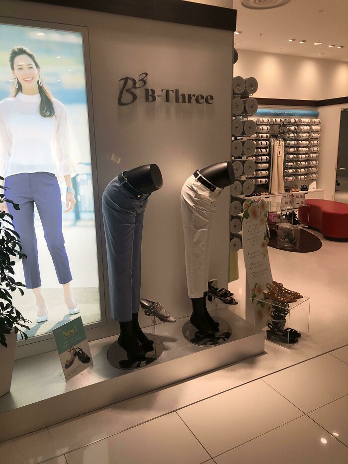 These Mannequins In Japan Bow To The Customer