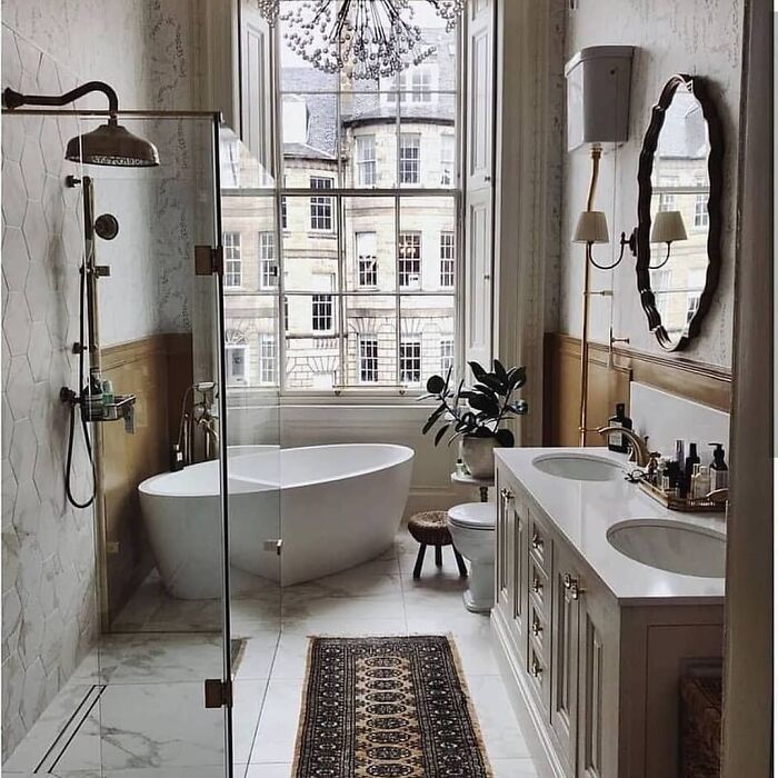 Baño con vistas en una casa de pueblo renovada, Edimburgo, Escocia