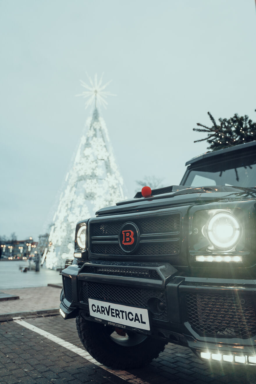 Sorry, No More Reindeers In Santa&rsquo;s Ride And We Spotted His New &lsquo;Rudolph&rsquo; (7 Pics)