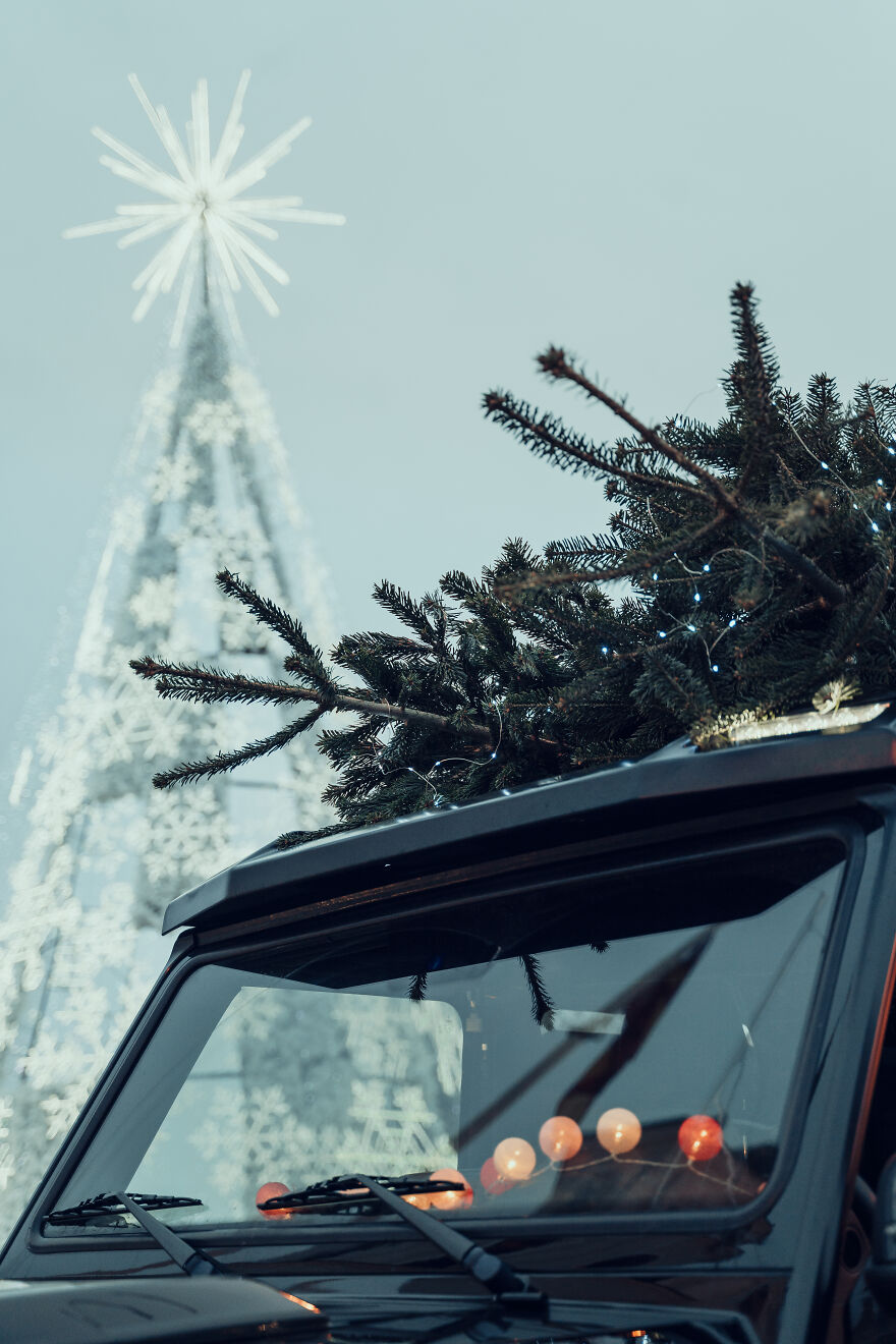 Sorry, No More Reindeers In Santa&rsquo;s Ride And We Spotted His New &lsquo;Rudolph&rsquo; (7 Pics)