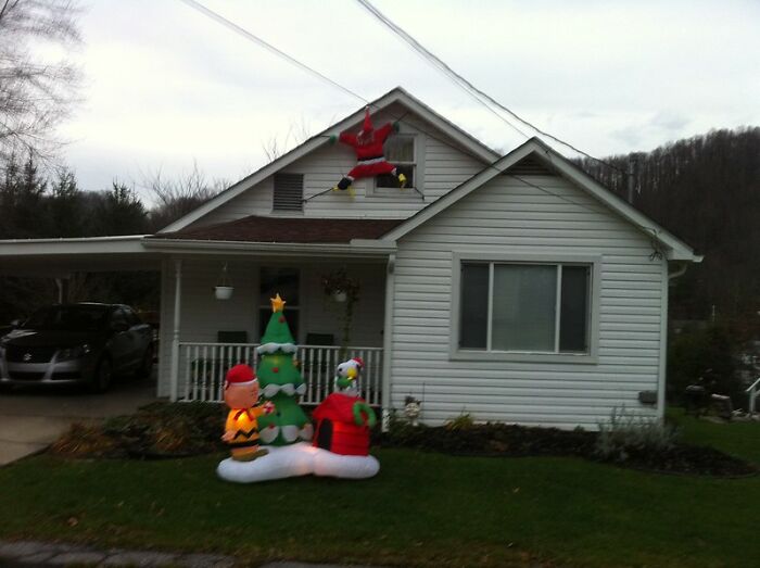 Folks In This Online Group Share 30 Things They Are Repelled By During The Christmas Season