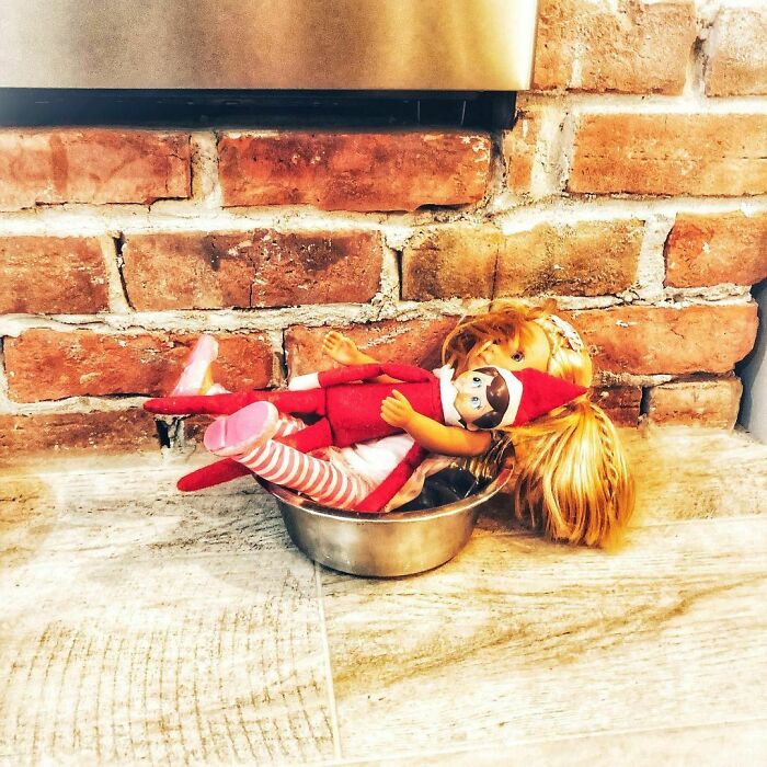 Me To Daddy, Because I Didn’t Have Time “Can You Do Something With The Elf?” Apparently He Didn’t Either. Not Sure What Is Going On Here?