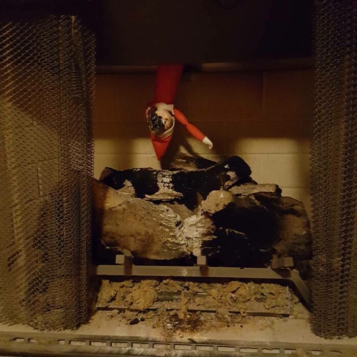 Igual debería haber mirado que no hubiera elfos en la chimenea antes de encenderla