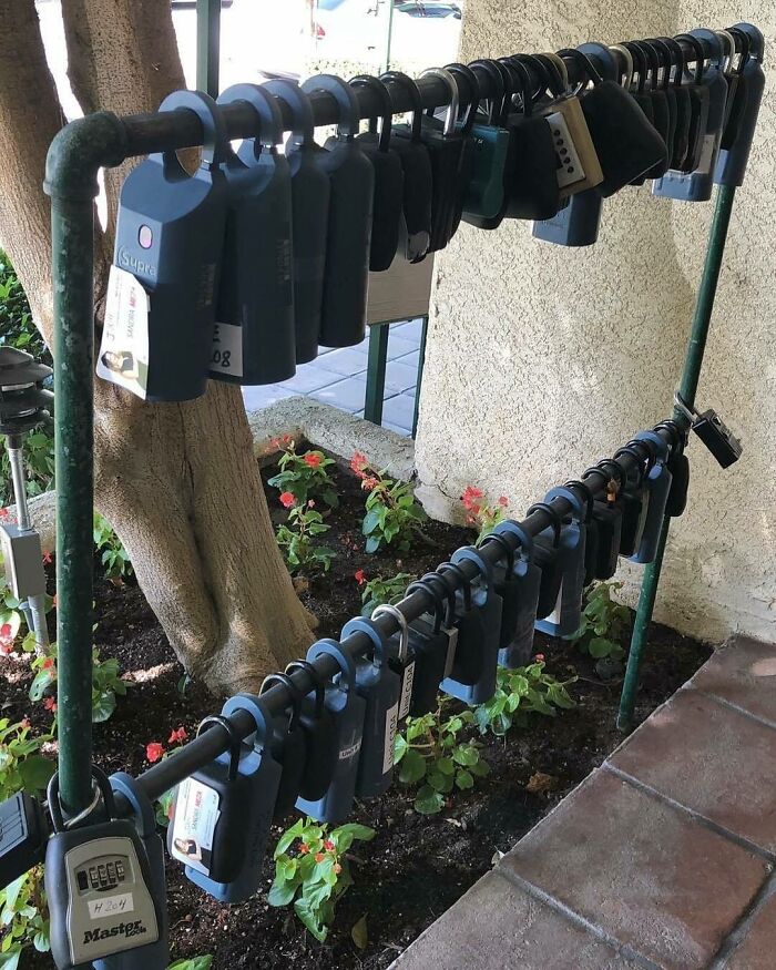 “The Lockbox Is On The Rail.you’ll Find It Easily”