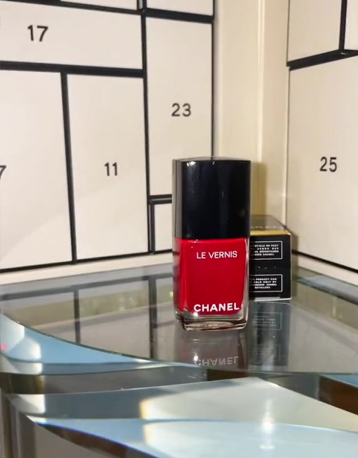TikToker Roasts Chanel By Revealing What’s Inside Its ‘Glamorous’ $825 Advent Calendar TikToker Roasts Chanel By Revealing What’s Inside Its ‘Glamorous’ $825 Advent Calendar