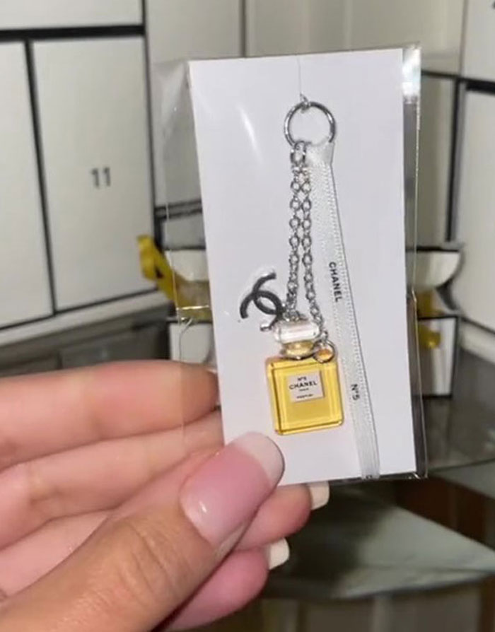 TikToker Roasts Chanel By Revealing What’s Inside Its ‘Glamorous’ $825 Advent Calendar TikToker Roasts Chanel By Revealing What’s Inside Its ‘Glamorous’ $825 Advent Calendar