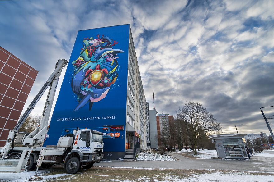 Spanish Artists Boa Mistura Create Massive "Save The Ocean To Save The Climate" Mural In Vilnius, Lithuania Spanish Artists Boa Mistura Create Massive "Save The Ocean To Save The Climate" Mural In Vilnius, Lithuania