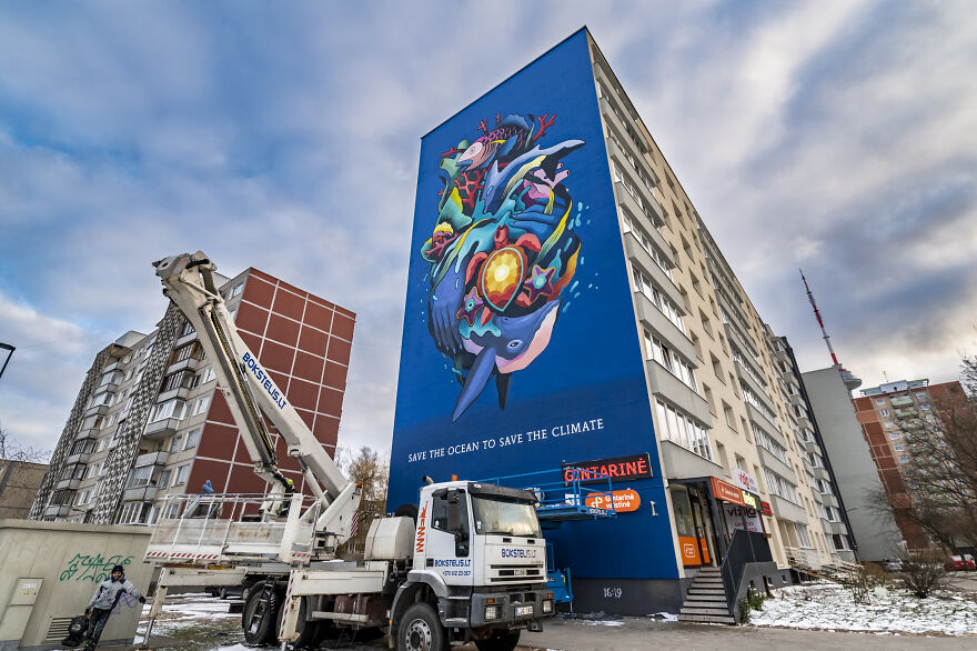 Spanish Artists Boa Mistura Create Massive "Save The Ocean To Save The Climate" Mural In Vilnius, Lithuania Spanish Artists Boa Mistura Create Massive "Save The Ocean To Save The Climate" Mural In Vilnius, Lithuania