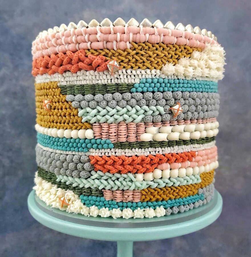 Hand-Embroidered? Confectioner Impresses When Decorating Cakes