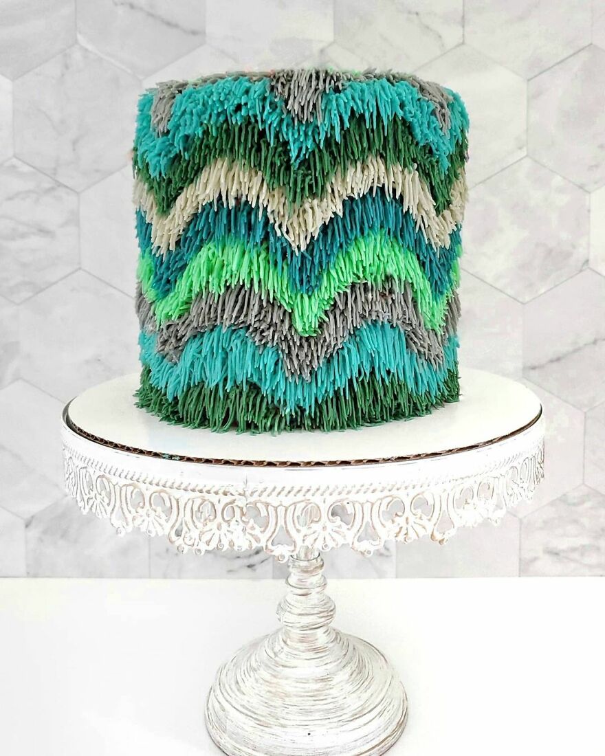 Hand-Embroidered? Confectioner Impresses When Decorating Cakes