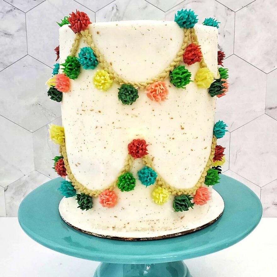 Hand-Embroidered? Confectioner Impresses When Decorating Cakes