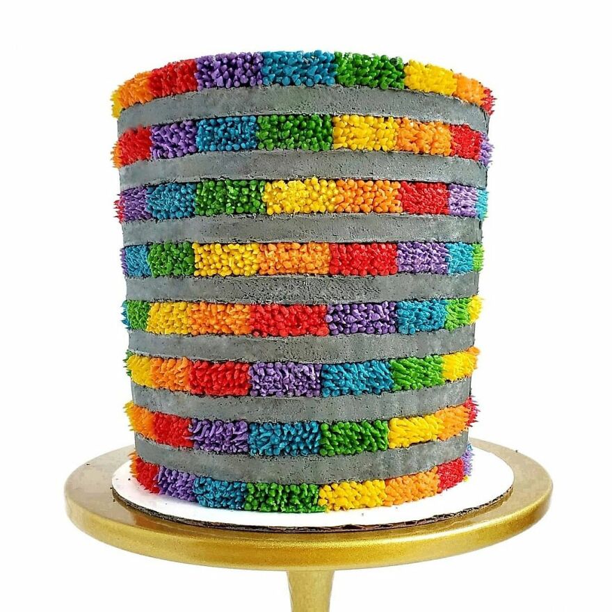 Hand-Embroidered? Confectioner Impresses When Decorating Cakes