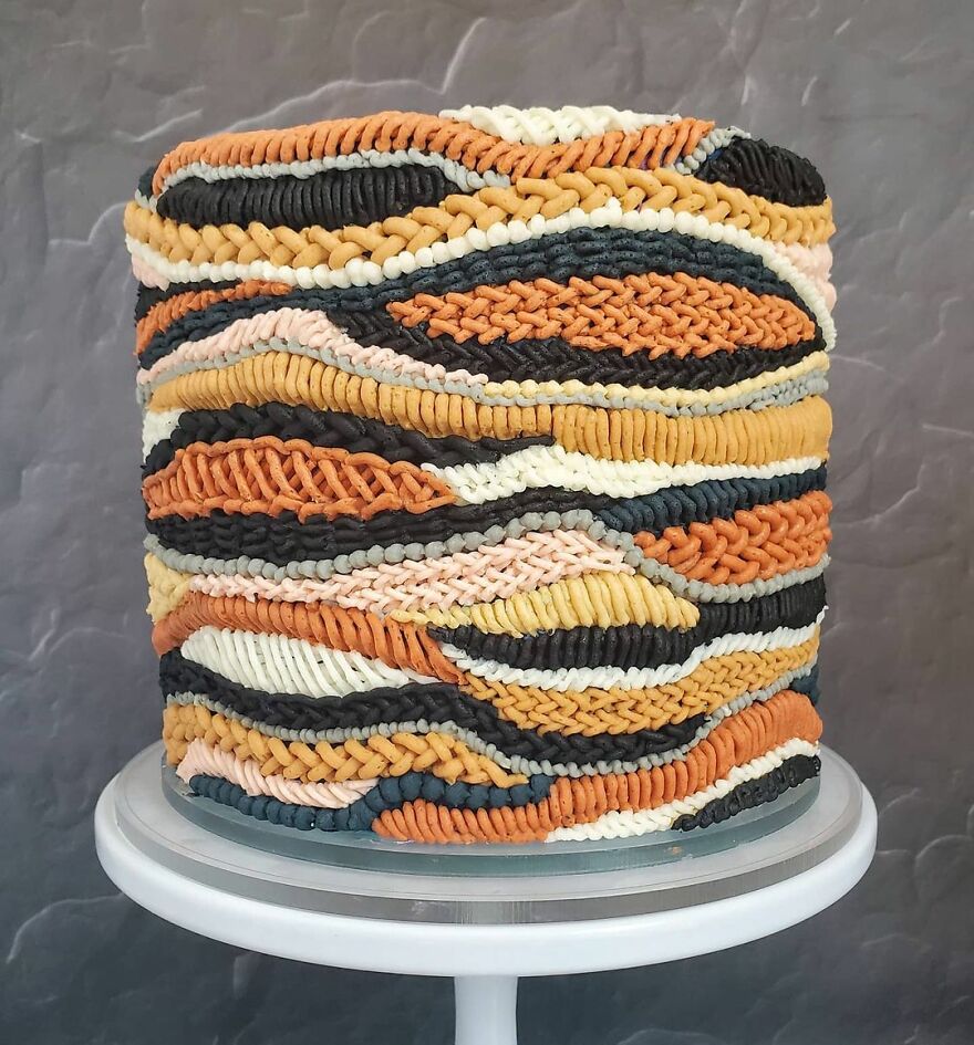 Hand-Embroidered? Confectioner Impresses When Decorating Cakes