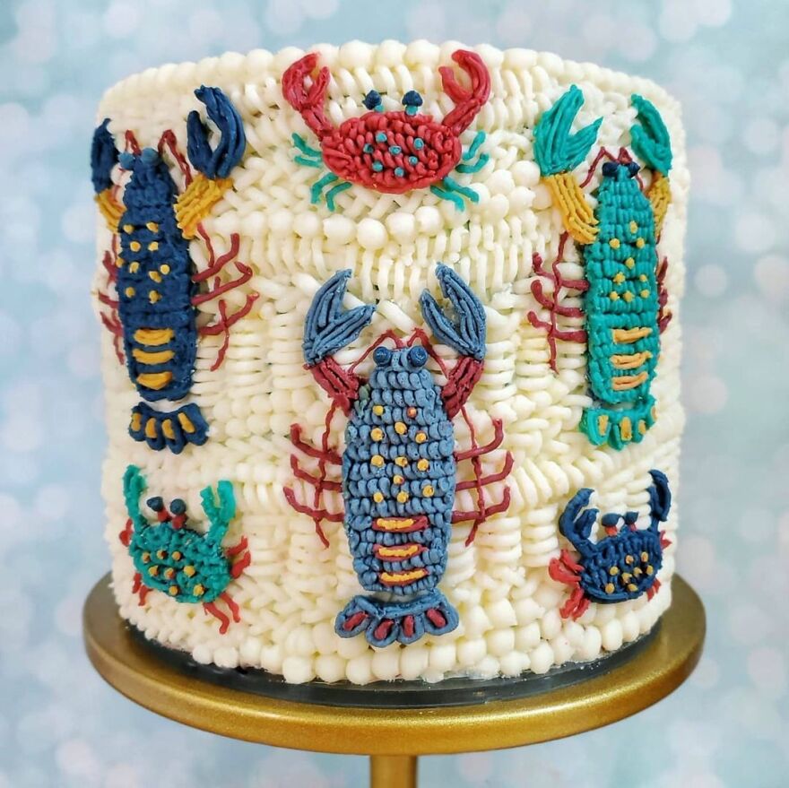 Hand-Embroidered? Confectioner Impresses When Decorating Cakes