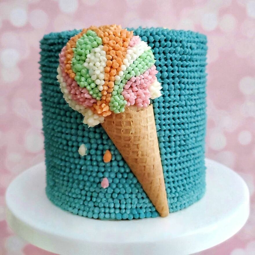 Hand-Embroidered? Confectioner Impresses When Decorating Cakes