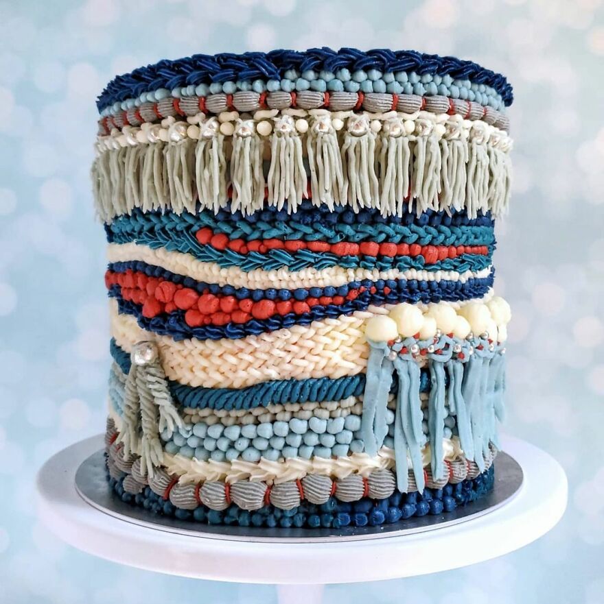 Hand-Embroidered? Confectioner Impresses When Decorating Cakes