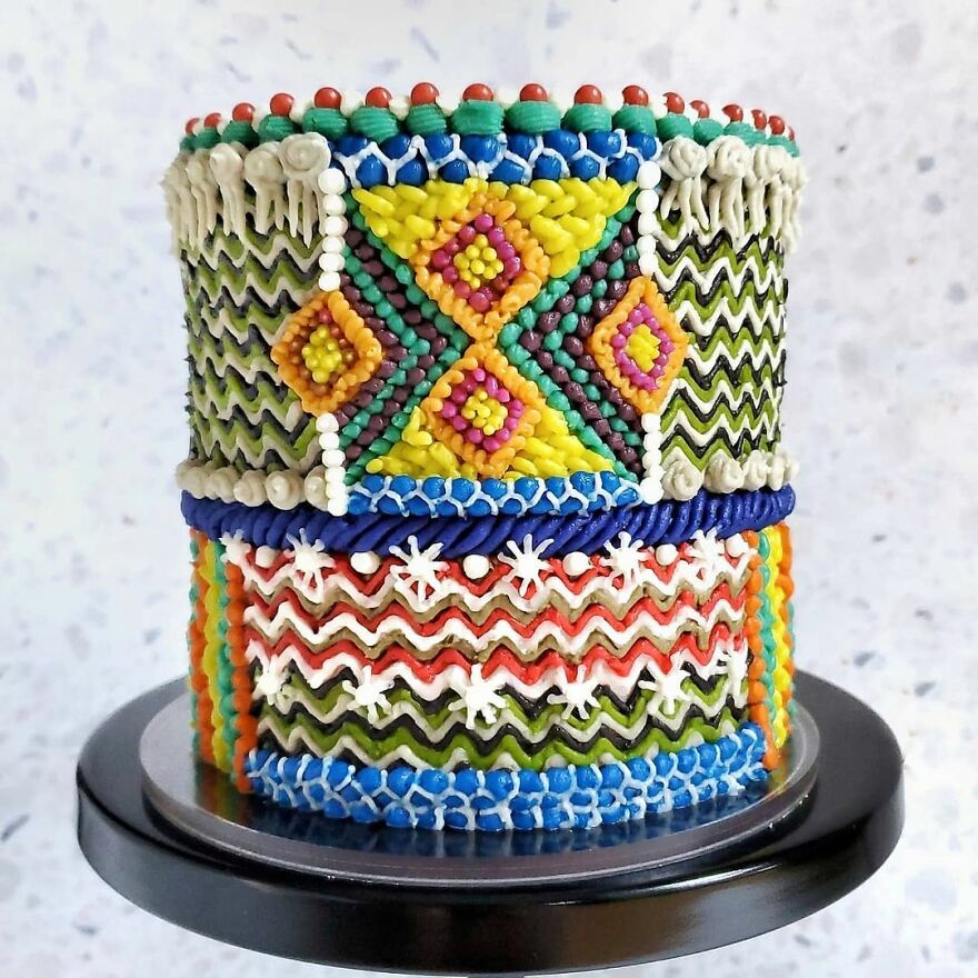 Hand-Embroidered? Confectioner Impresses When Decorating Cakes