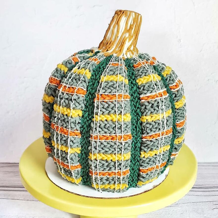 Hand-Embroidered? Confectioner Impresses When Decorating Cakes