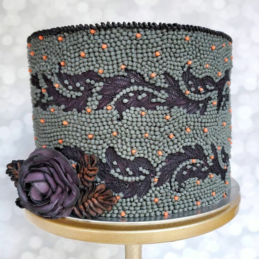 Hand-Embroidered? Confectioner Impresses When Decorating Cakes