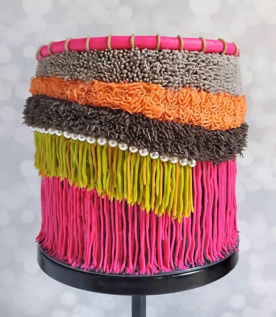 Hand-Embroidered? Confectioner Impresses When Decorating Cakes