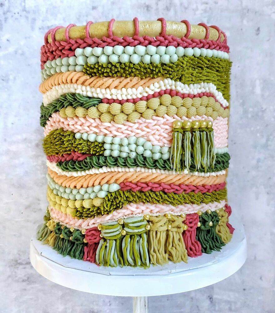 Hand-Embroidered? Confectioner Impresses When Decorating Cakes