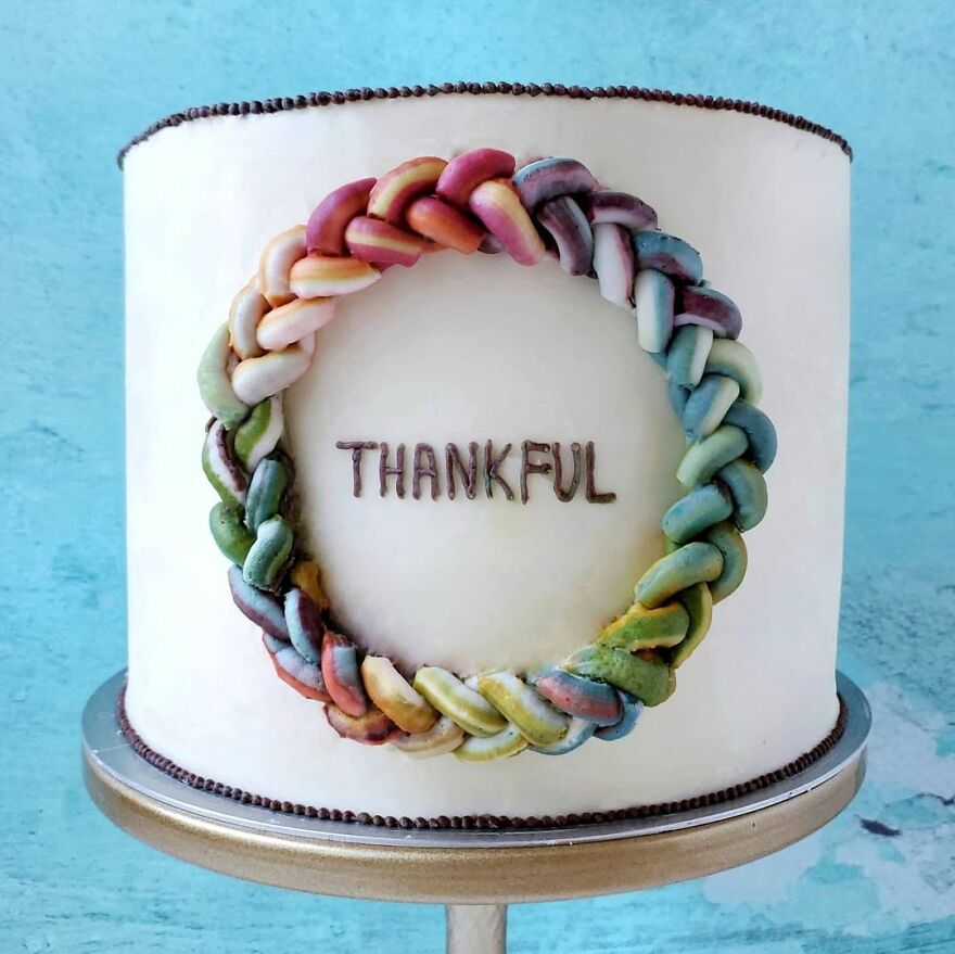 Hand-Embroidered? Confectioner Impresses When Decorating Cakes