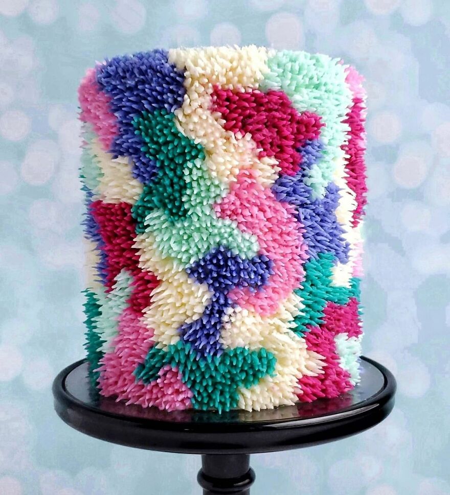 Hand-Embroidered? Confectioner Impresses When Decorating Cakes