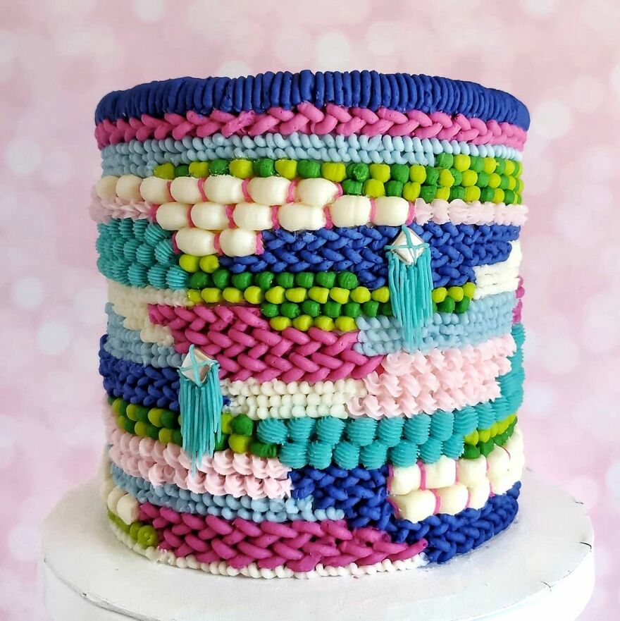 Hand-Embroidered? Confectioner Impresses When Decorating Cakes