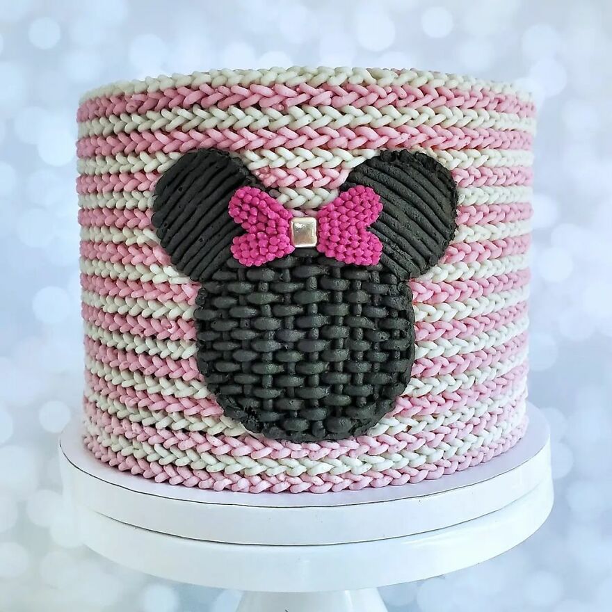 Hand-Embroidered? Confectioner Impresses When Decorating Cakes