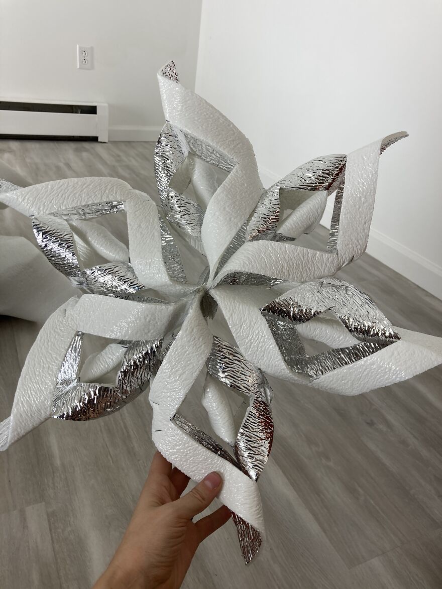 We Made A Floating Christmas Tree From Reflective Foam Insulation, And Here's The Result