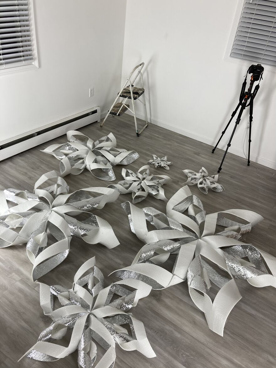 We Made A Floating Christmas Tree From Reflective Foam Insulation, And Here's The Result