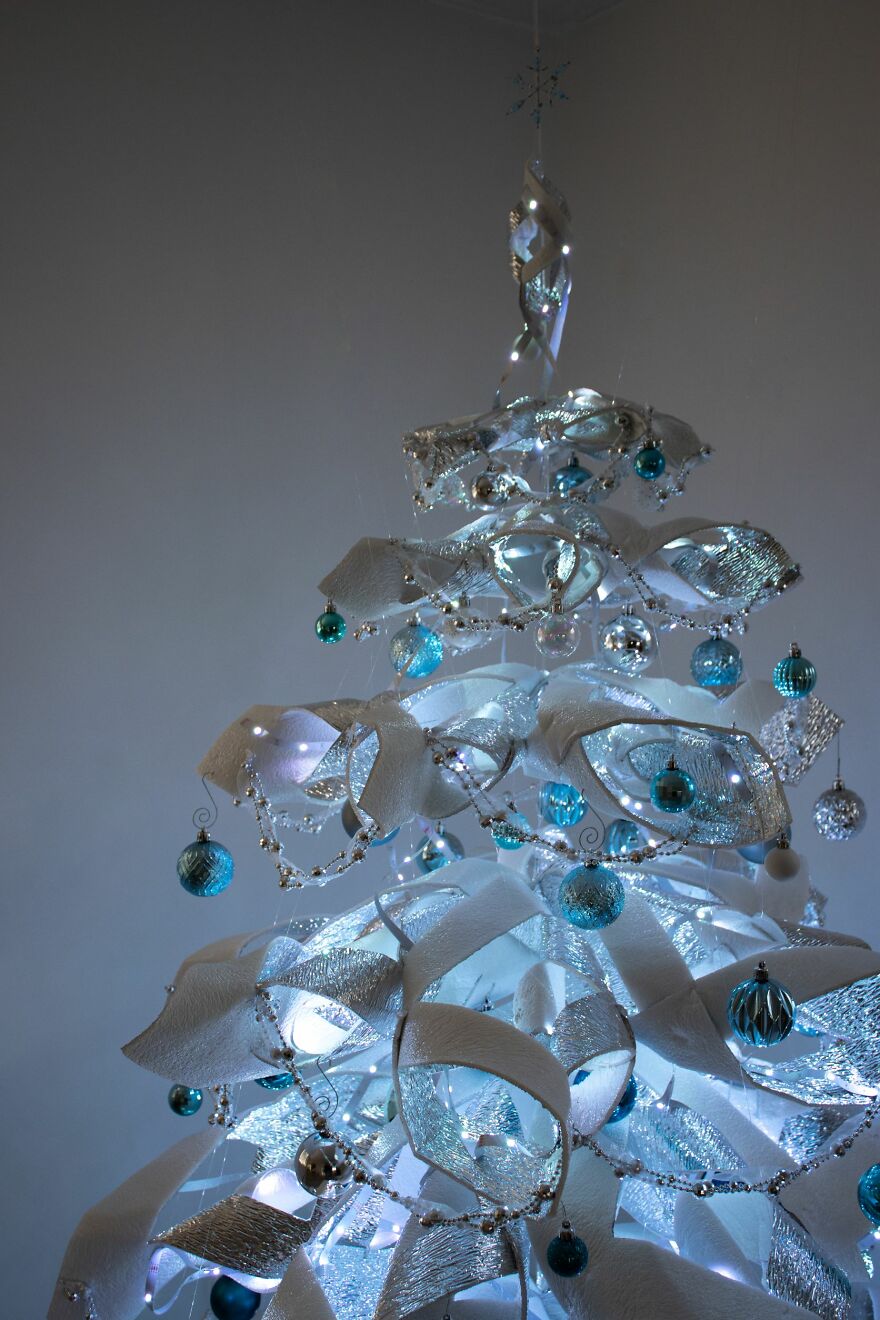 We Made A Floating Christmas Tree From Reflective Foam Insulation, And Here's The Result