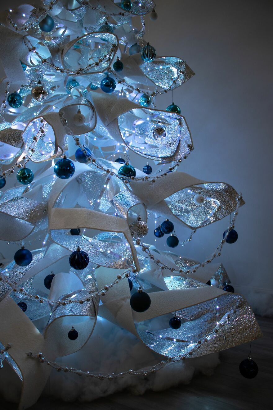 We Made A Floating Christmas Tree From Reflective Foam Insulation, And Here's The Result