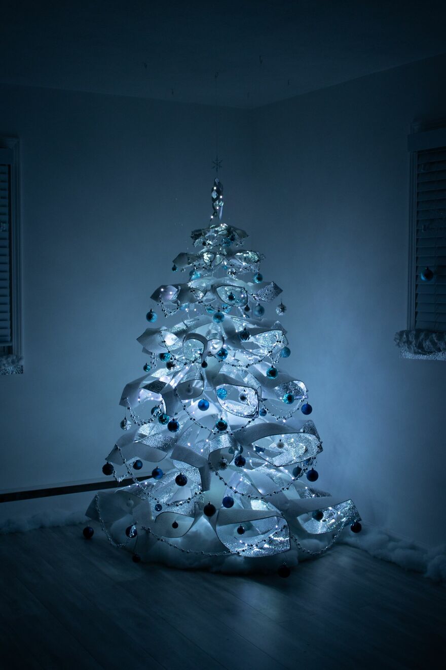 We Made A Floating Christmas Tree From Reflective Foam Insulation, And Here's The Result