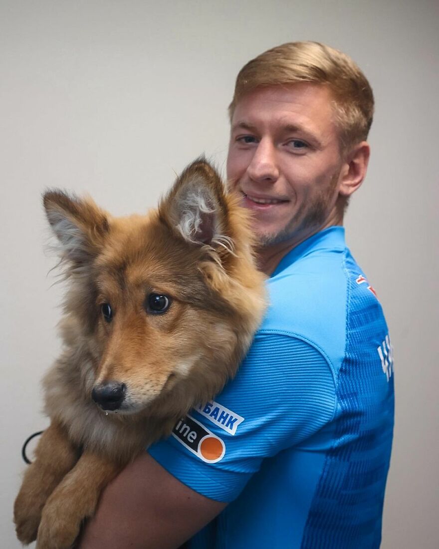 In Russia Football Players Take To The Field With Dogs To Encourage Adoption