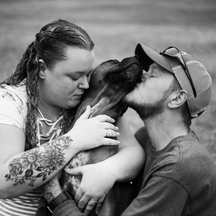 Photographer Takes Pictures Of Animals Near The End Of Life With Their Owners