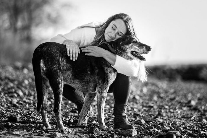 Photographer Takes Pictures Of Animals Near The End Of Life With Their Owners