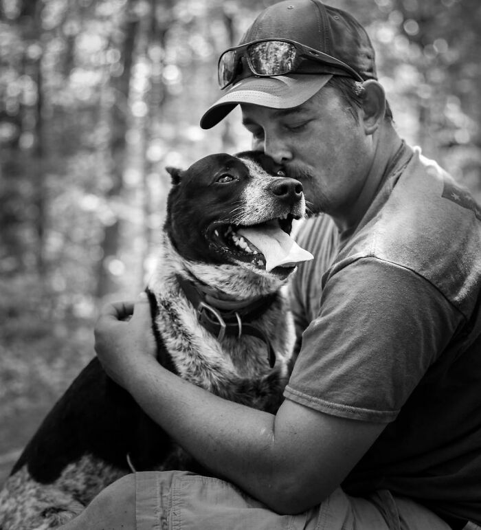 Photographer Takes Pictures Of Animals Near The End Of Life With Their Owners