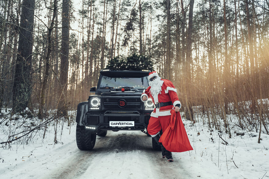 Sorry, No More Reindeers In Santa&rsquo;s Ride And We Spotted His New &lsquo;Rudolph&rsquo; (7 Pics)