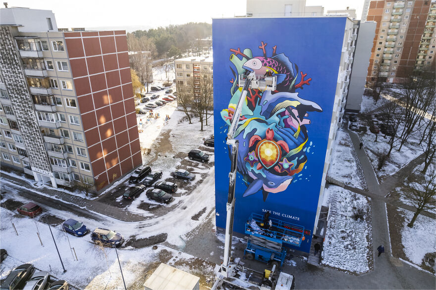 Spanish Artists Boa Mistura Create Massive "Save The Ocean To Save The Climate" Mural In Vilnius, Lithuania Spanish Artists Boa Mistura Create Massive "Save The Ocean To Save The Climate" Mural In Vilnius, Lithuania